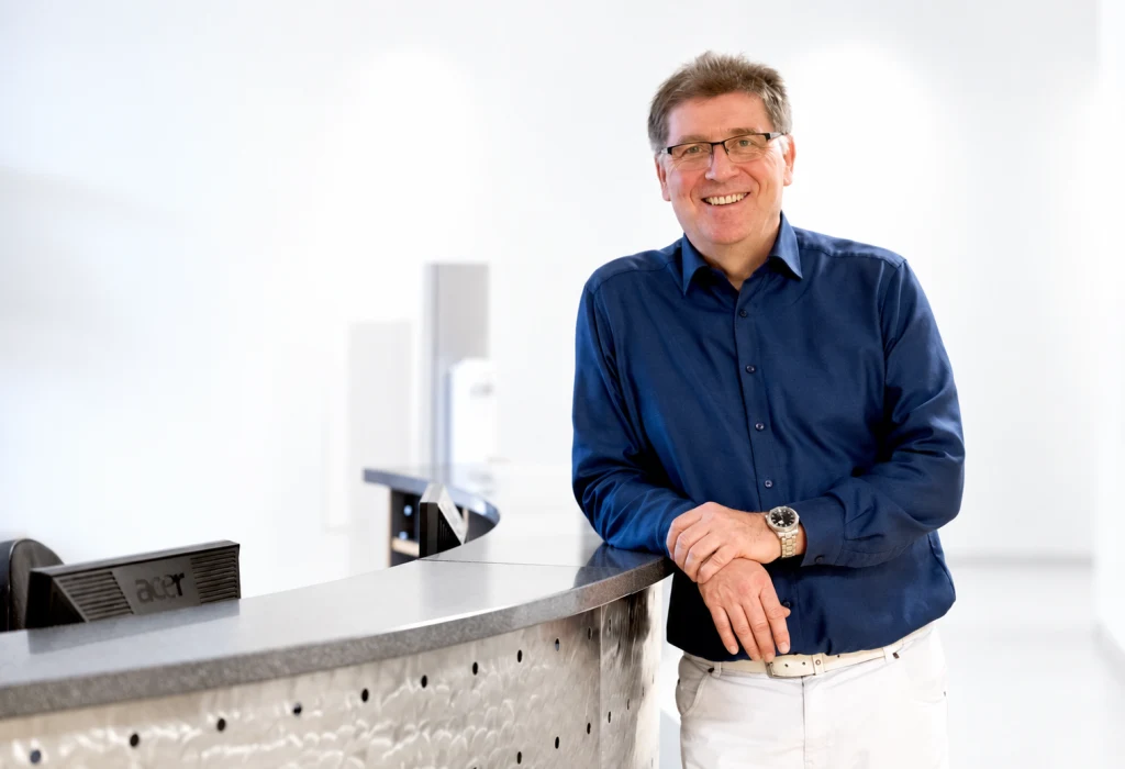 Dr. med. Andreas Meyer in seiner Praxis